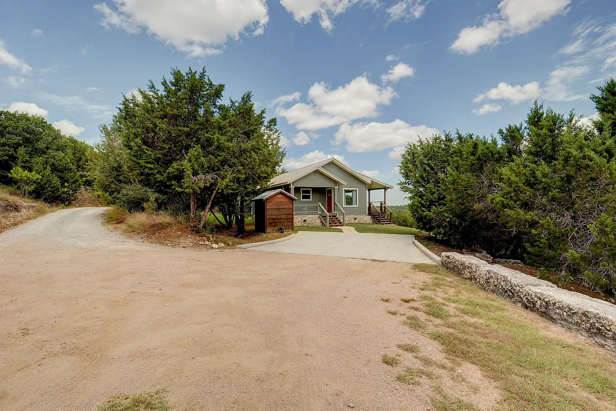 Building Photo - 21300 Crestmont Dr #B