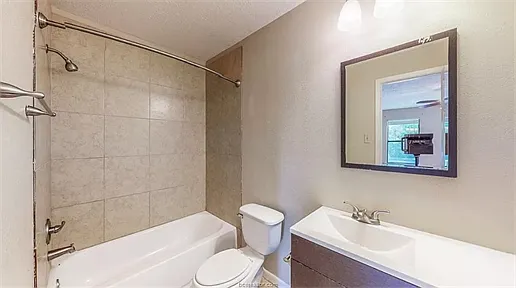 1210 Dexter Dr S — Photo 3