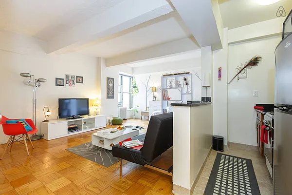 Rented by Douglas Elliman | media 16