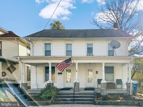19 W High St, Hummelstown, PA 17036