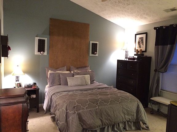 Master bedroom, vaulted ceilings, walk in closet