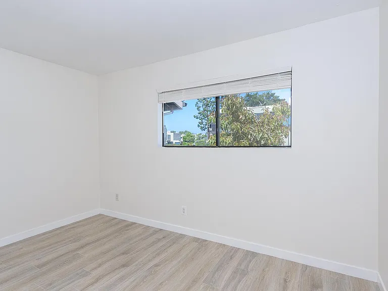 6355 Rancho Mission Rd #4 — Photo 10