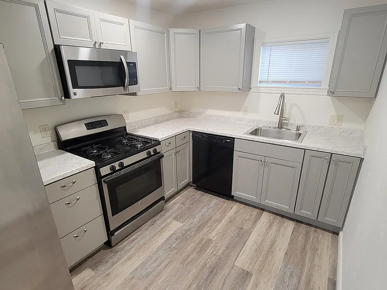 521 E Jefferson St — Photo 12