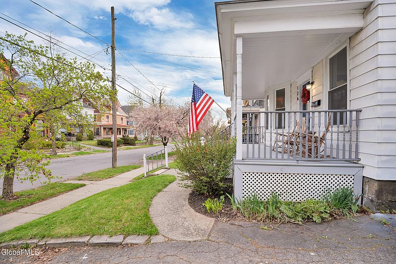 5th image of 126 Elmer Avenue