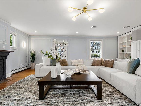 3rd image of 12 Robin Hill Road