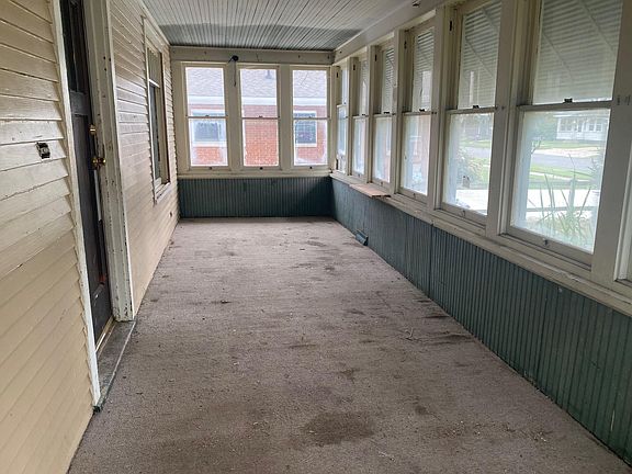 2nd image of 1321 Oak St