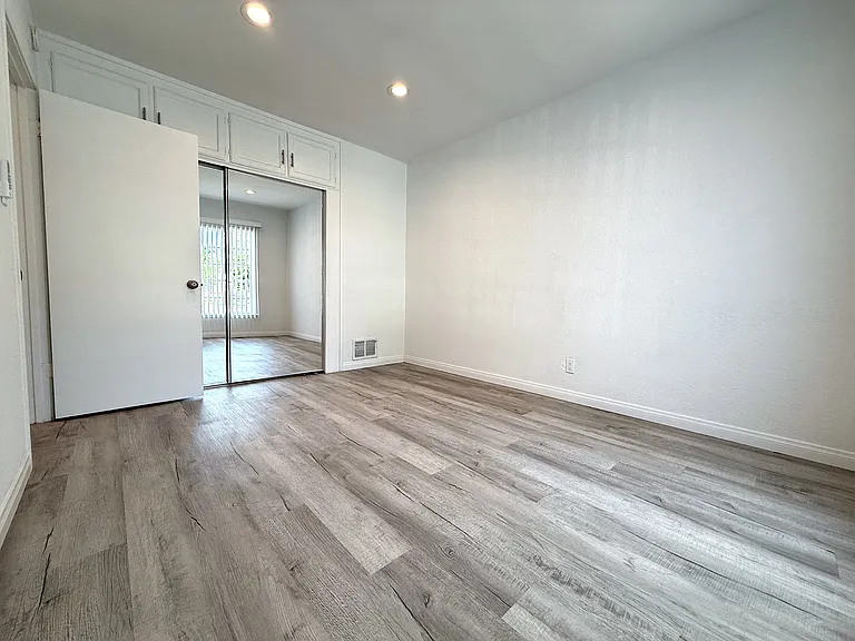 5670 San Vicente Blvd #2 — Photo 9