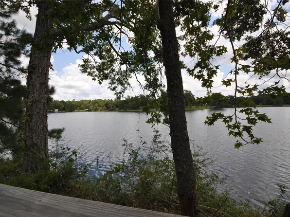 12960 Royal Shores Dr, Conroe, TX 77303