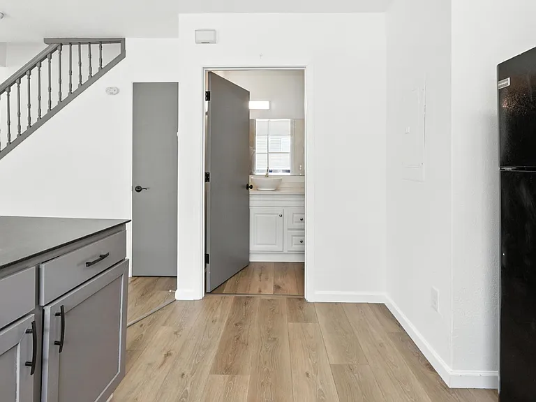 10033 N Lombard St — Photo 17
