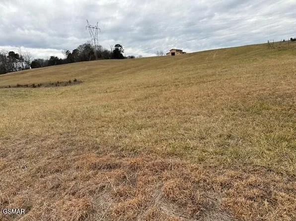 3 Valley Home Rd, Dandridge, TN 37725