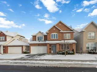 104 B Craig Henry Dr, Ottawa, ON K2G6L8