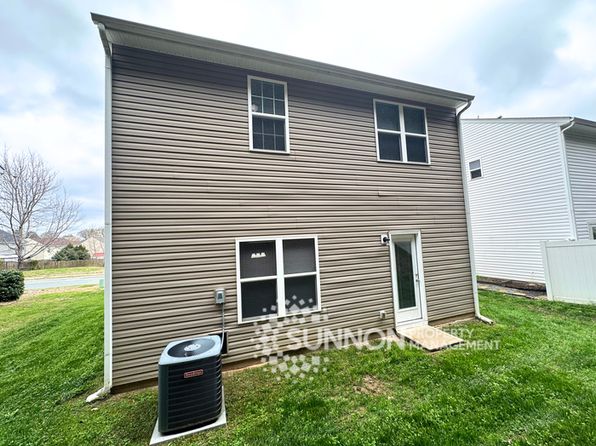 2601 Meadow Crossing Dr, Dallas, NC 28034
