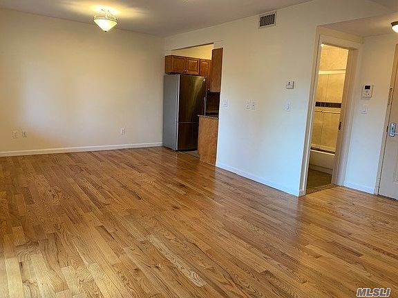 3rd image of 2843 37th St