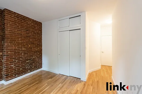 Rented by Link NY Realty | media 7