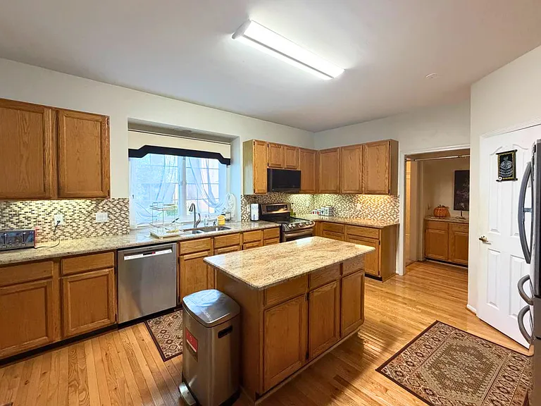6028 Meadowview Dr — Photo 10