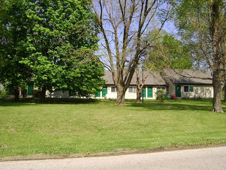 1st image of 1001 Village Circle Dr