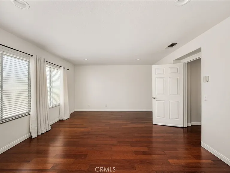 4867 Tremezzo Dr — Photo 28