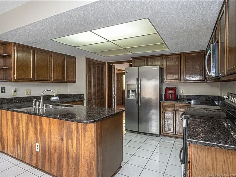 6821 Thames Dr — Photo 18