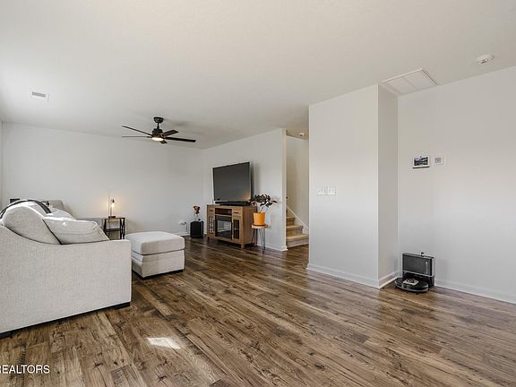 4th image of 1253 Cole Dr