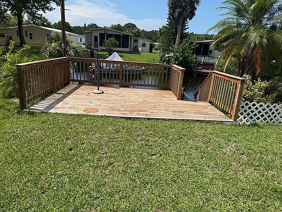 Deck and dock (for boat)