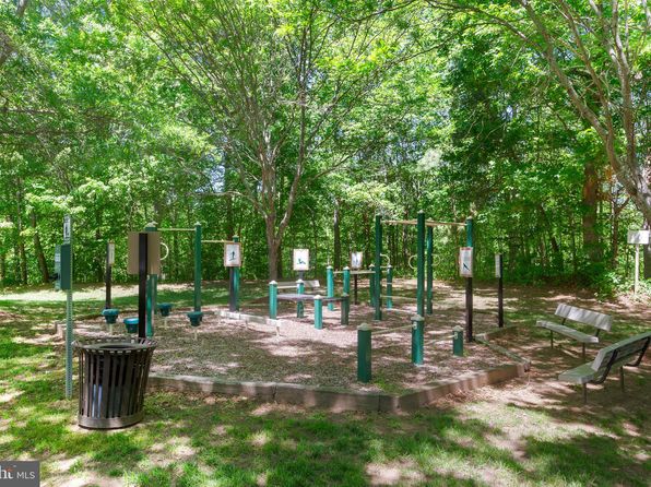 423 Cambridge Pl, Prince Frederick, MD 20678