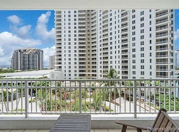 3rd image of 801 Brickell Key Blvd APT 707