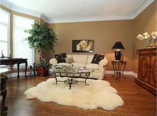 426 S Wright St, Naperville, IL 60540