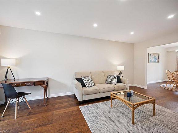5th image of 37 Shadeland Cres