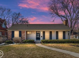 785 Barrington Rd, Grosse Pointe Park, MI 48230