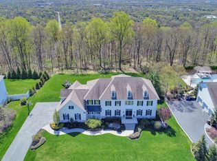 33 Ridge Rd, Green Brook, NJ 08812