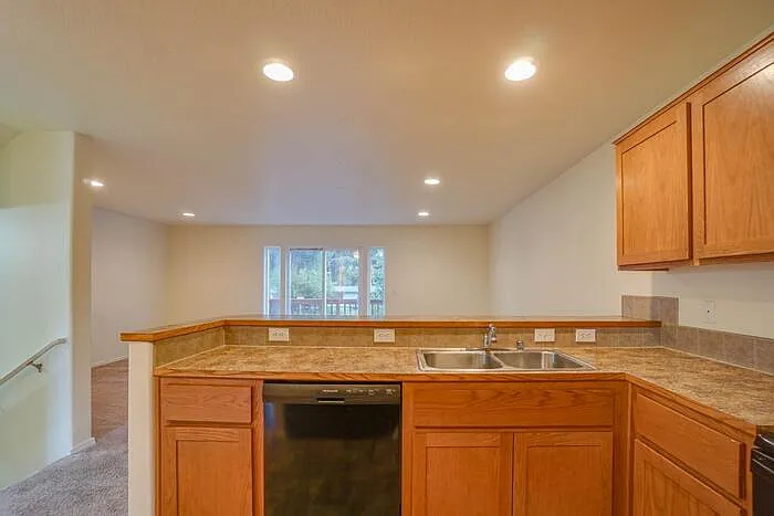 1821 NE 88th Cir — Photo 12