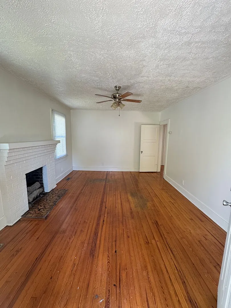 2 Bedrooms with 1 Bath in Shelby, NC — Photo 2
