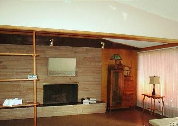 Cozy area of Living Room for entertaining