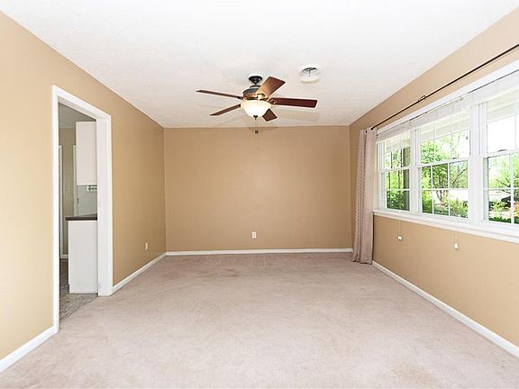 4th image of 43 Elmwood St