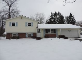 94 Mercury Dr, Rochester, NY 14624