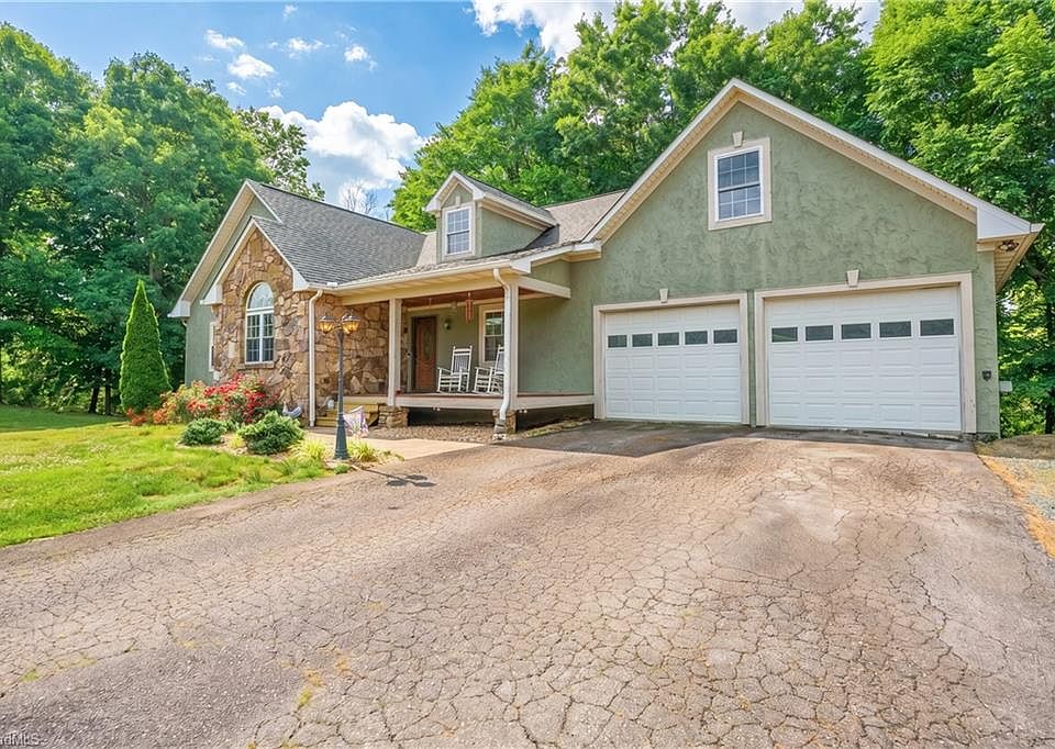 1st image of 2135 Buck Shoals Rd