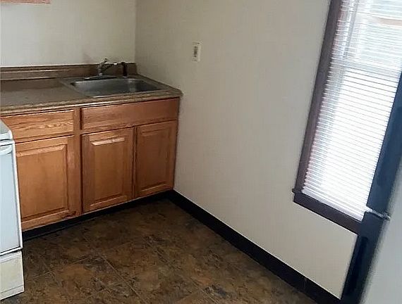 4th image of 1713 La Salle Ave #2