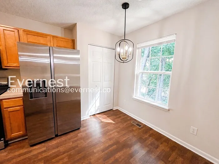 4 bed, 3.0 bath, 2180 sqft, $2,245 — Photo 3