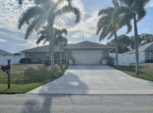 593 SW Columbus Dr, Port Saint Lucie, FL 34953