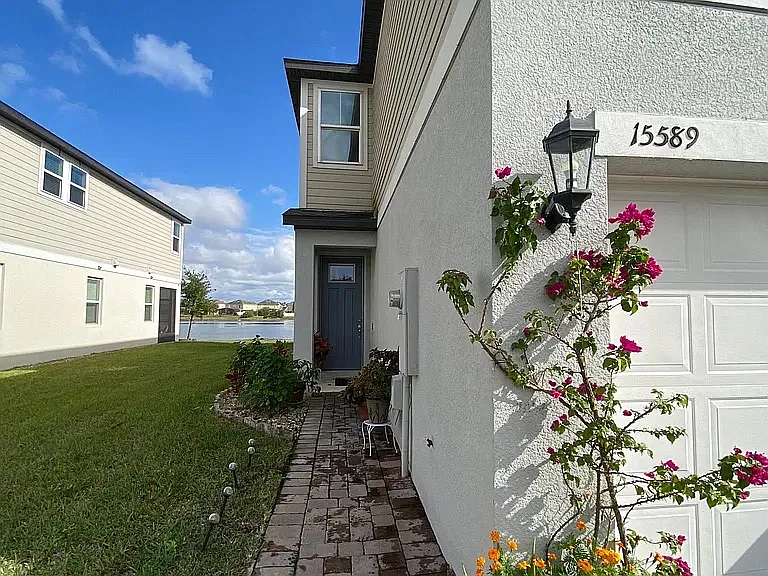 3 bed, 2.5 bath, 2200 sqft, $2,650 — Photo 3