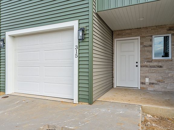 5th image of 301 Hickory Drive Sycamore Dr