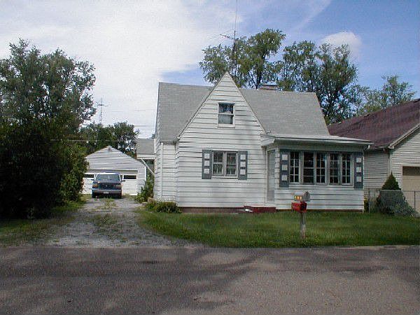 1st image of 27194 Lake Front Dr