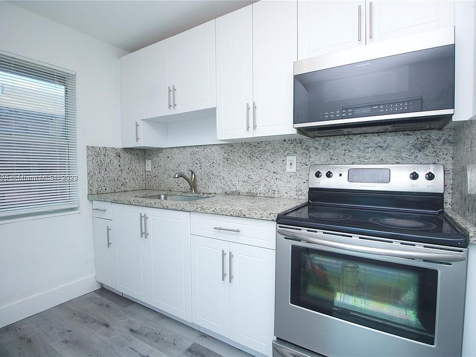 1st image of 242 NW 14th St #3