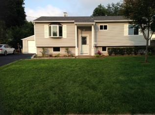 2911 Devon Ave, Medford, NY 11763