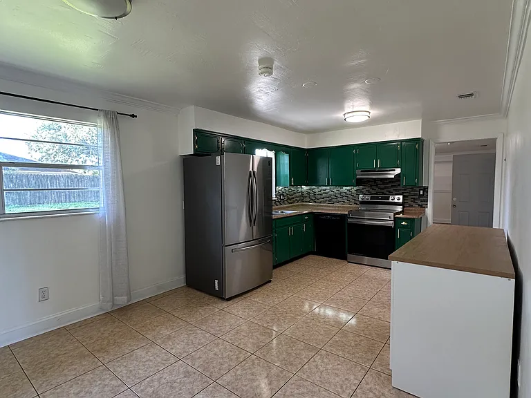 1661 Bartlett Ave — Photo 17