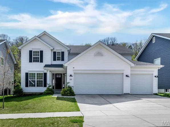 732 Fox Creek Dr, Fenton, MO 63026