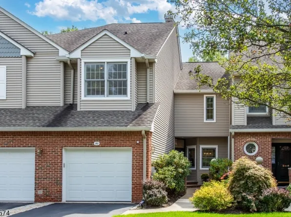 50 Kent Dr, Roseland Boro, NJ 07068