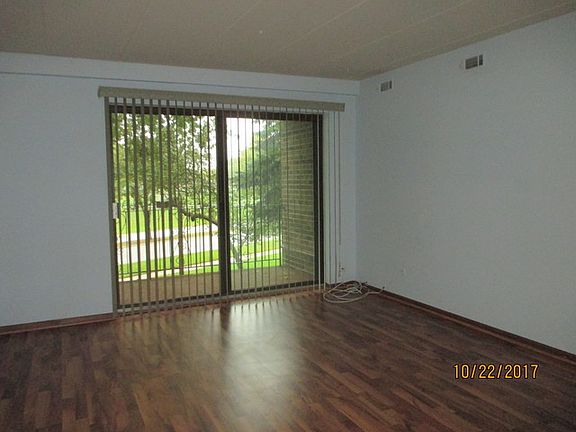 3rd image of 13935 S Laramie Ave Unit 215