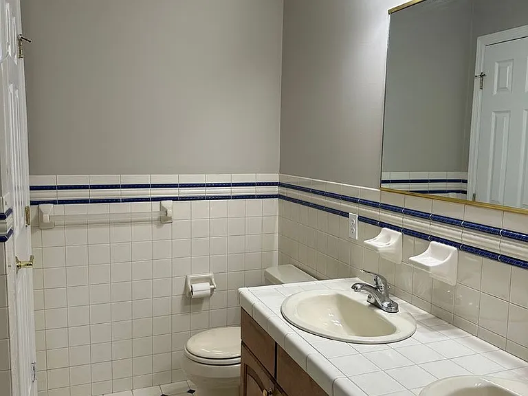 121 Oak Hill Ln — Photo 13