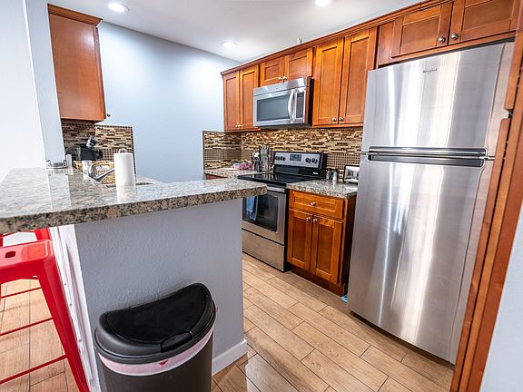 2nd image of 8055 E Thomas Rd Unit D106